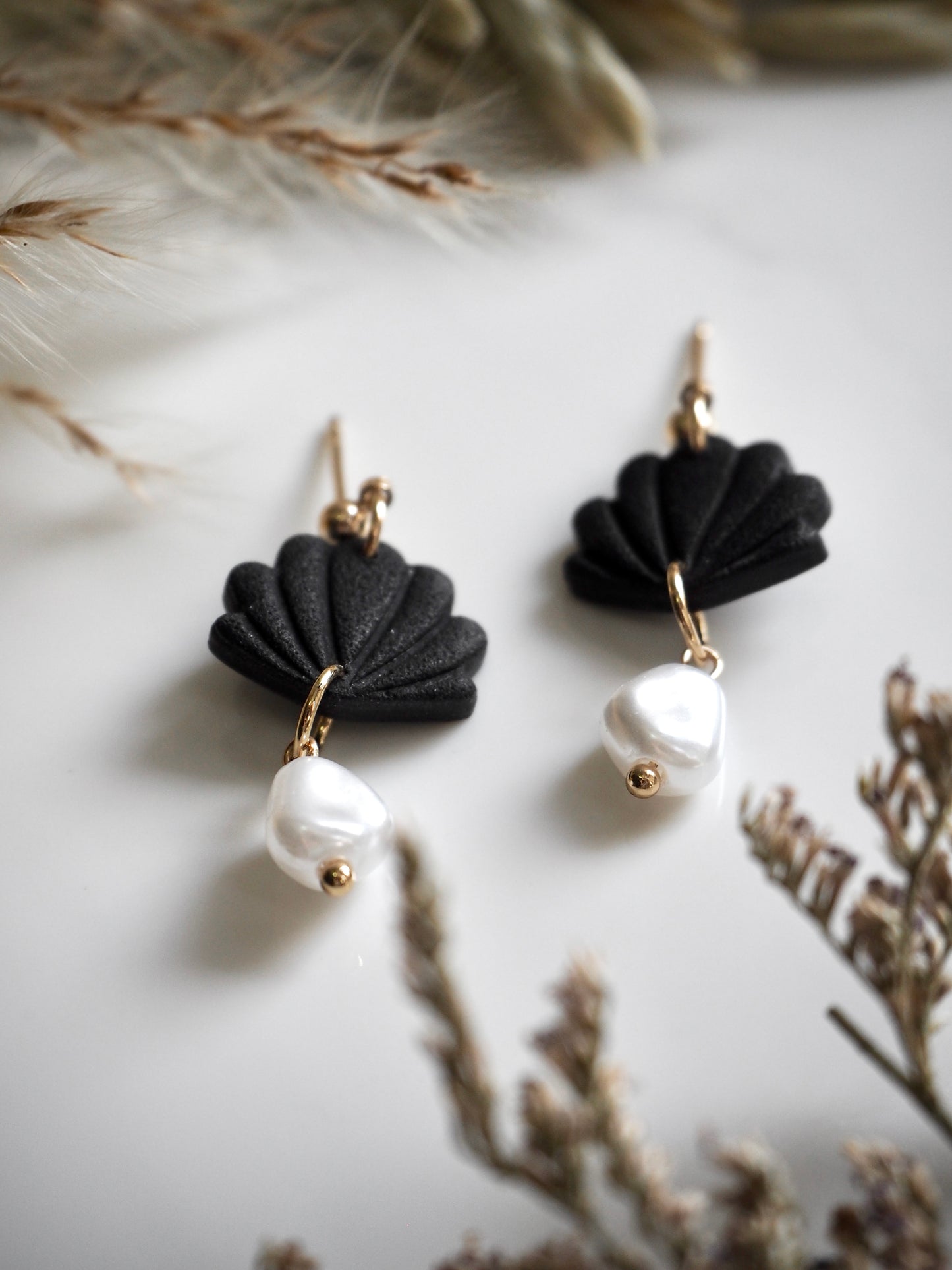 Black Shell Pearl Drop