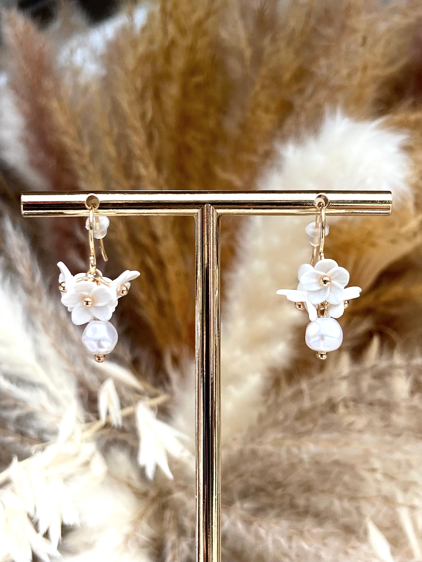 White Flowers with Pearl