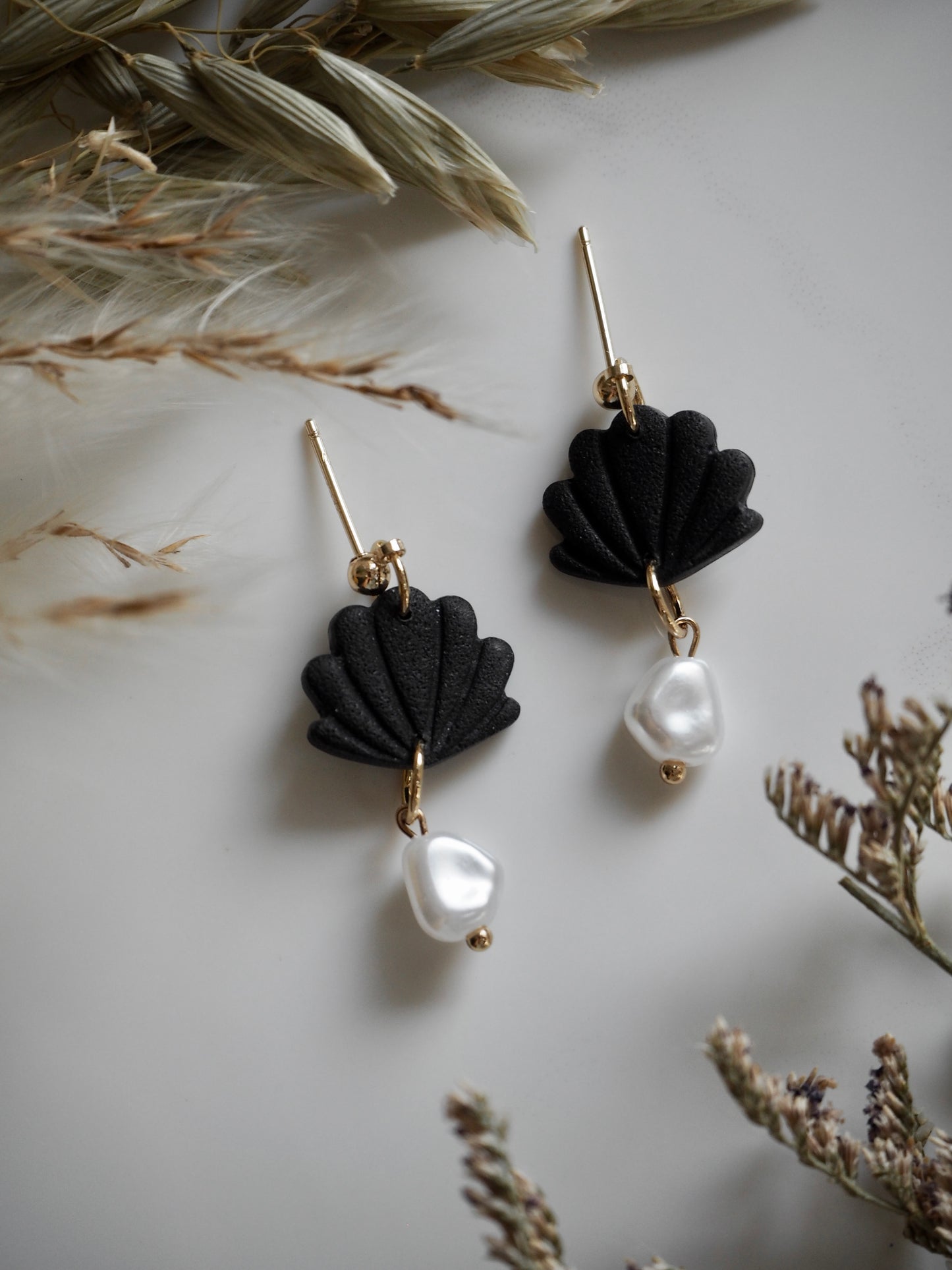 Black Shell Pearl Drop