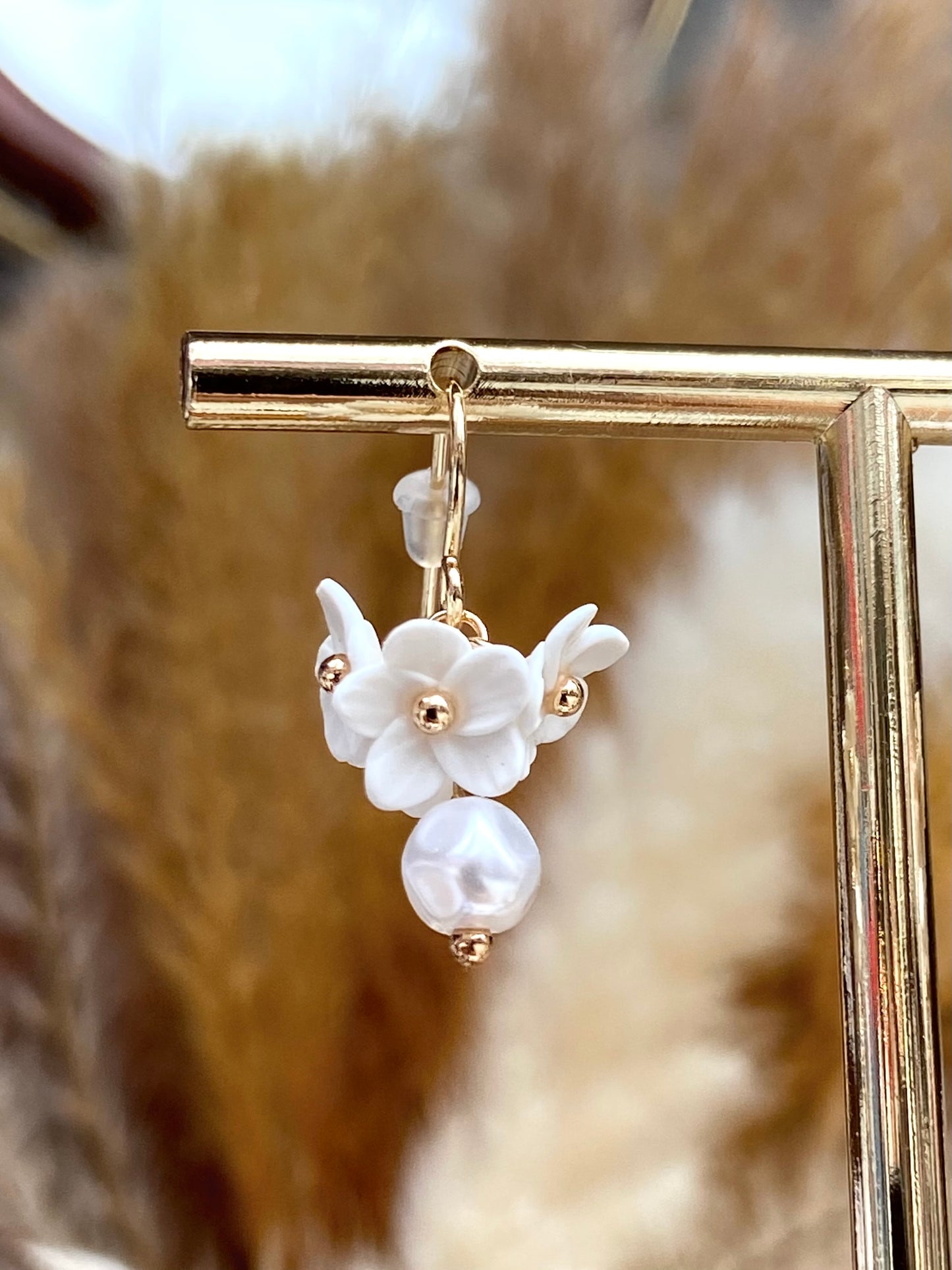 White Flowers with Pearl